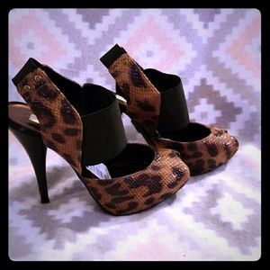 Vera Wang leopard peep toe heels